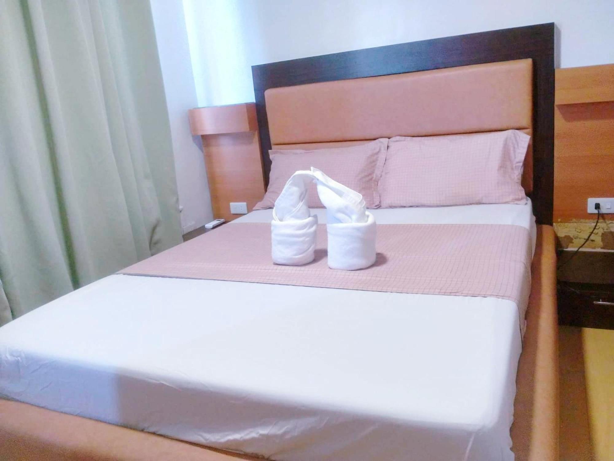 Ri'S One Oasis W Free Pool Back Of Sm City Mall Davao Stadt Zimmer foto